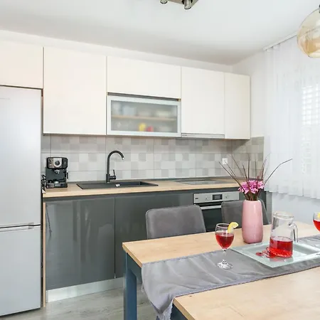 Διαμέρισμα With Parking Space Seget Donji, Trogir - 23273