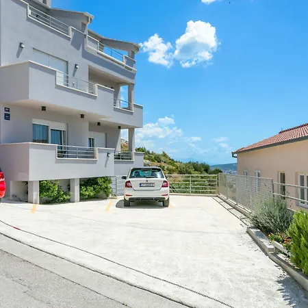 With Parking Space Seget Donji, Trogir - 23273 *